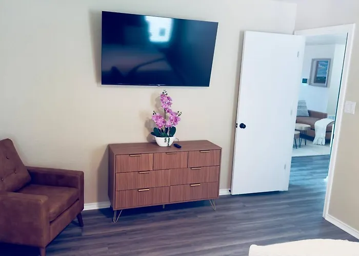 Holiday home Luxurious 4br Retreat | 10 Minutes From Hood *