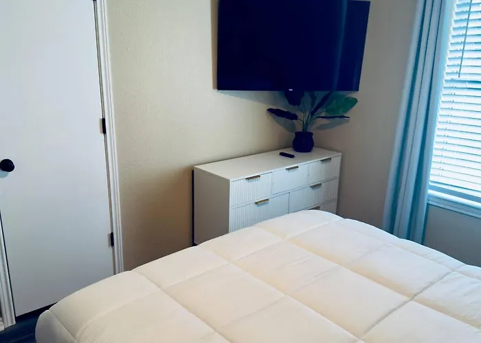 Holiday home Luxurious 4br Retreat | 10 Minutes From Hood *