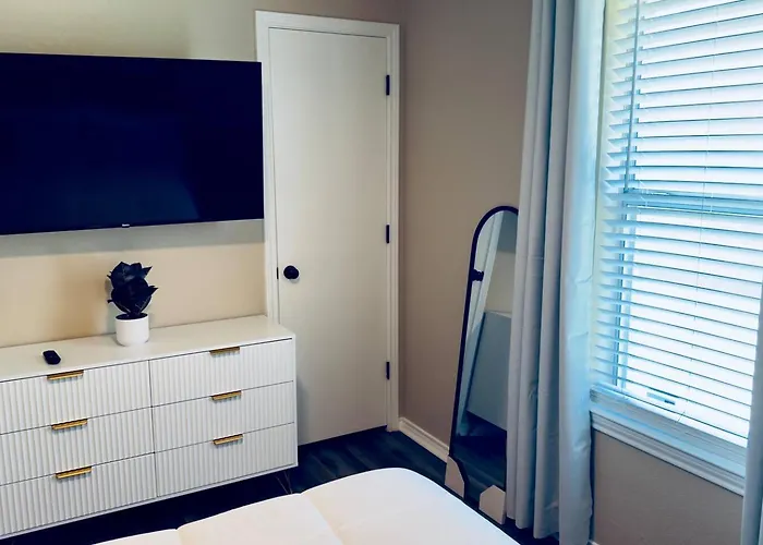 Holiday home Luxurious 4br Retreat | 10 Minutes From Hood *
